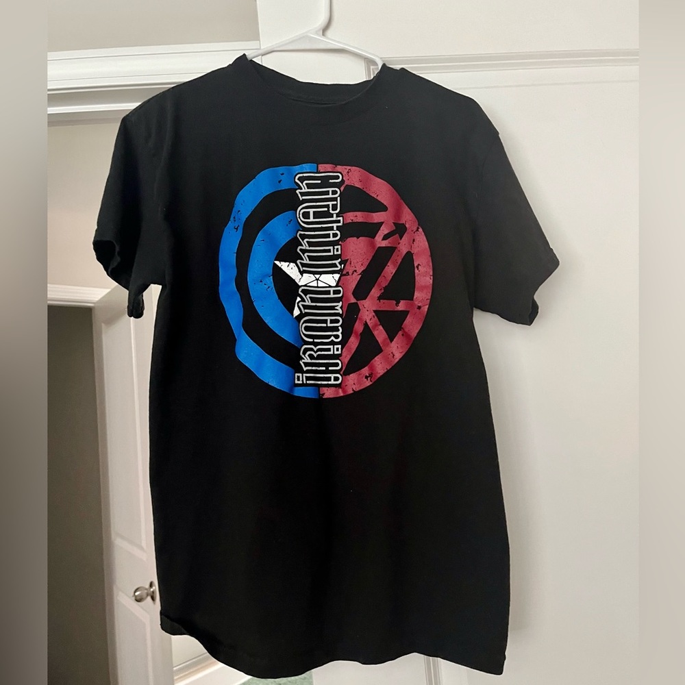 Men’s or Unisex Marvel Captain America t-shirt size Medium
